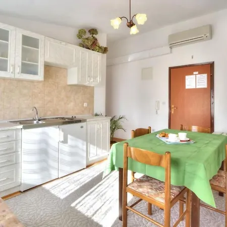 Apartament In Mit Eigenem Balkon By Interhome Baška