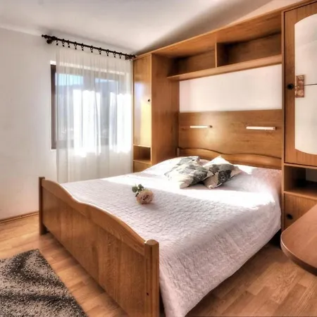 In Mit Eigenem Balkon By Interhome Apartmán